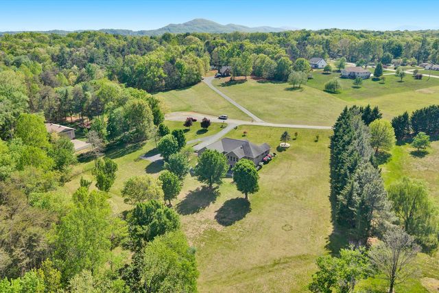 137 Whispering Meadows LN, Wirtz, VA 24184