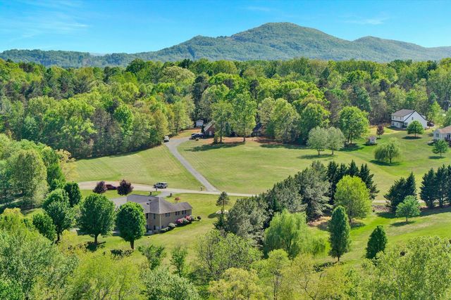 137 Whispering Meadows LN, Wirtz, VA 24184