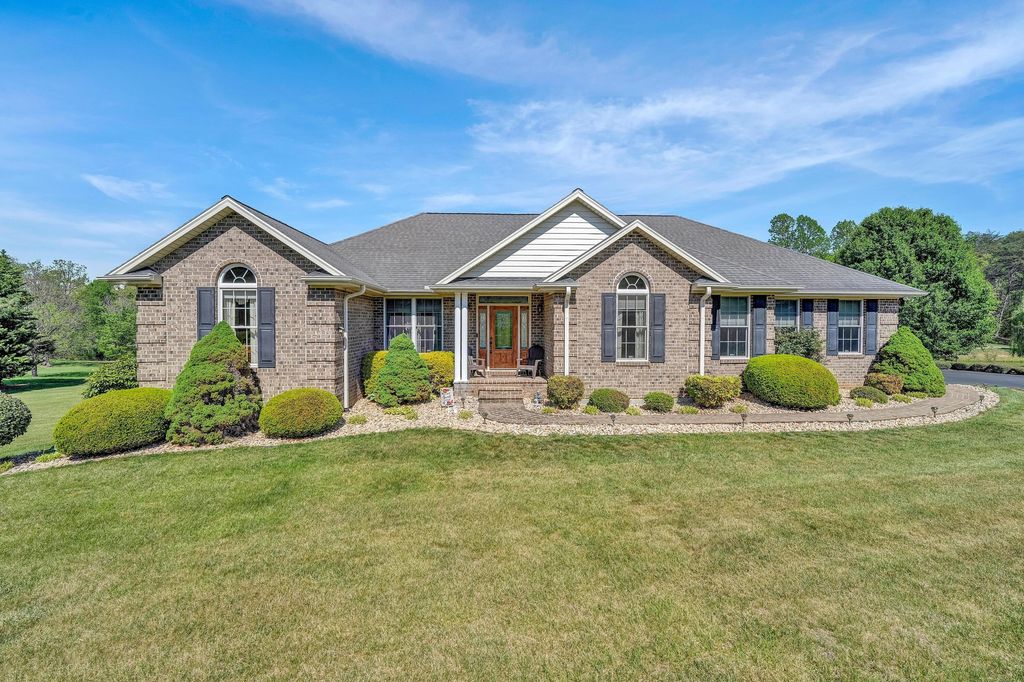 137 Whispering Meadows LN, Wirtz, VA 24184