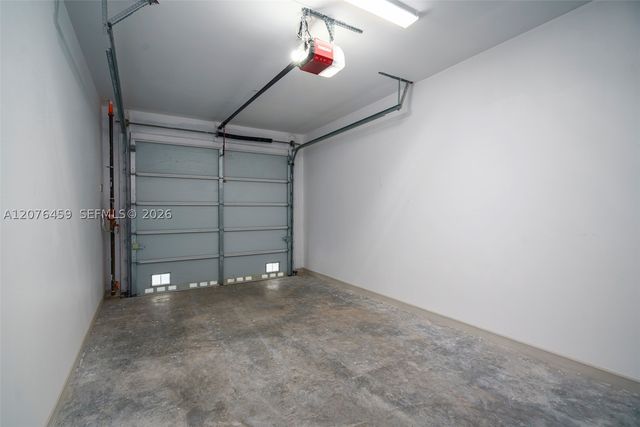1004 N Riverside Dr, Pompano Beach, FL 33062