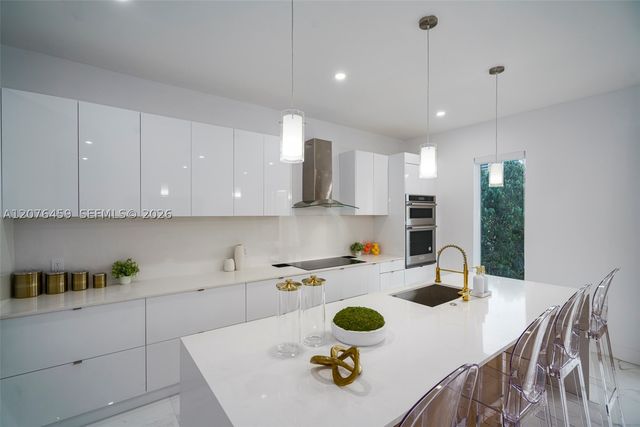 1004 N Riverside Dr, Pompano Beach, FL 33062