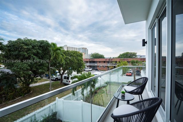 1004 N Riverside Dr, Pompano Beach, FL 33062