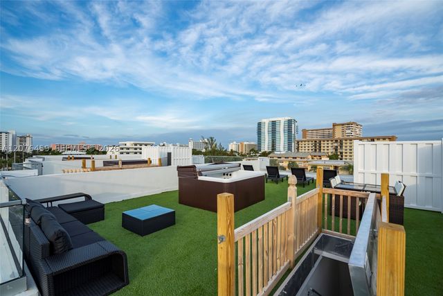 1004 N Riverside Dr, Pompano Beach, FL 33062