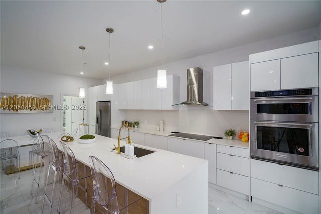 1004 N Riverside Dr, Pompano Beach, FL 33062