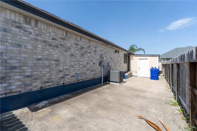 15225 Barataria Dr, Corpus Christi, TX 78418
