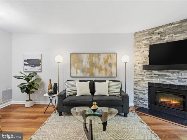 6324 CHIMNEY WOOD CT, Alexandria, VA 22306