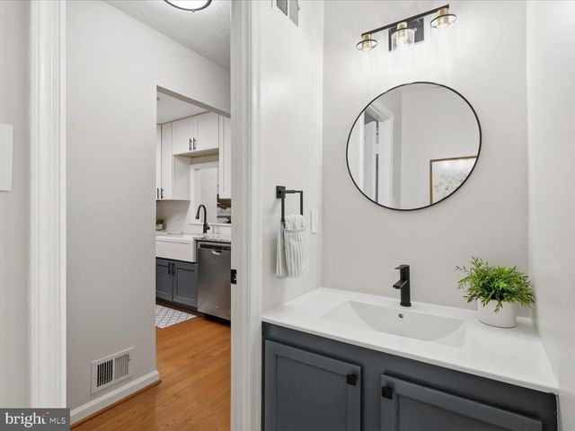 6324 CHIMNEY WOOD CT, Alexandria, VA 22306