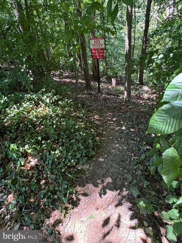 6324 CHIMNEY WOOD CT, Alexandria, VA 22306