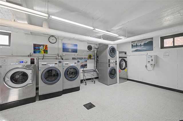 21102 73rd Avenue 3H, Oakland Gardens, NY 11364