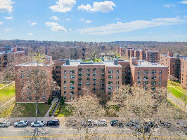 21102 73rd Avenue 3H, Oakland Gardens, NY 11364
