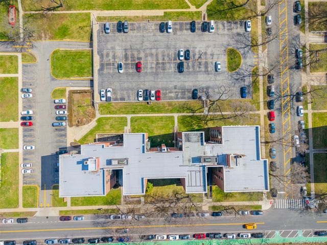 21102 73rd Avenue 3H, Oakland Gardens, NY 11364