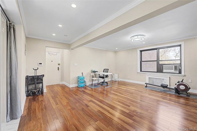 21102 73rd Avenue 3H, Oakland Gardens, NY 11364