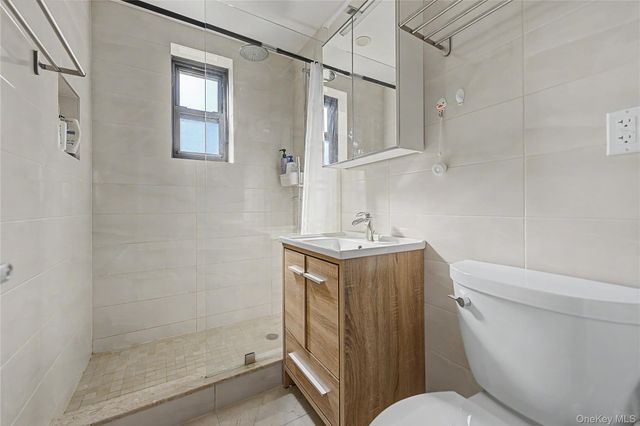 21102 73rd Avenue 3H, Oakland Gardens, NY 11364