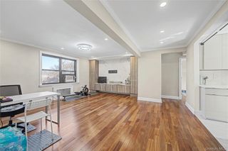 21102 73rd Avenue 3H, Oakland Gardens, NY 11364