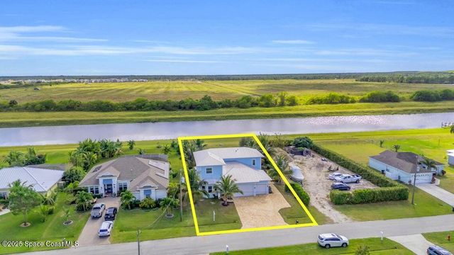 379 SW South Quick Circle, Port St. Lucie, FL 34953