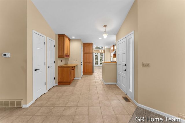 1946 Cross Bend Street 35, Grand Rapids, MI 49505