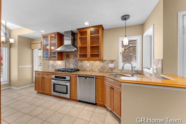 1946 Cross Bend Street 35, Grand Rapids, MI 49505