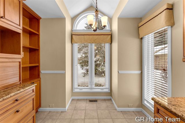 1946 Cross Bend Street 35, Grand Rapids, MI 49505