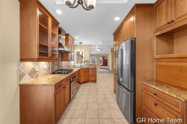 1946 Cross Bend Street 35, Grand Rapids, MI 49505