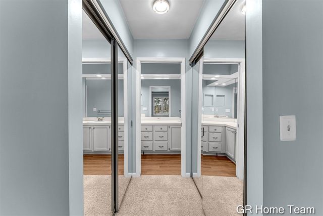 1946 Cross Bend Street 35, Grand Rapids, MI 49505