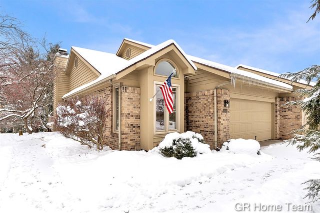 1946 Cross Bend Street 35, Grand Rapids, MI 49505