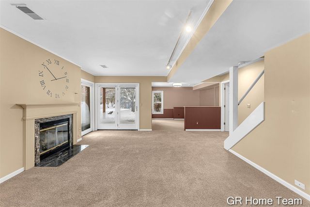 1946 Cross Bend Street 35, Grand Rapids, MI 49505