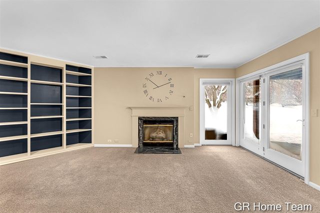 1946 Cross Bend Street 35, Grand Rapids, MI 49505