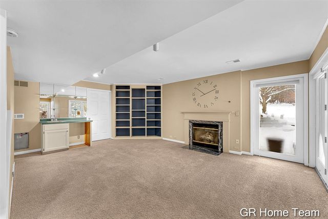 1946 Cross Bend Street 35, Grand Rapids, MI 49505