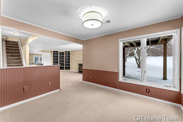 1946 Cross Bend Street 35, Grand Rapids, MI 49505