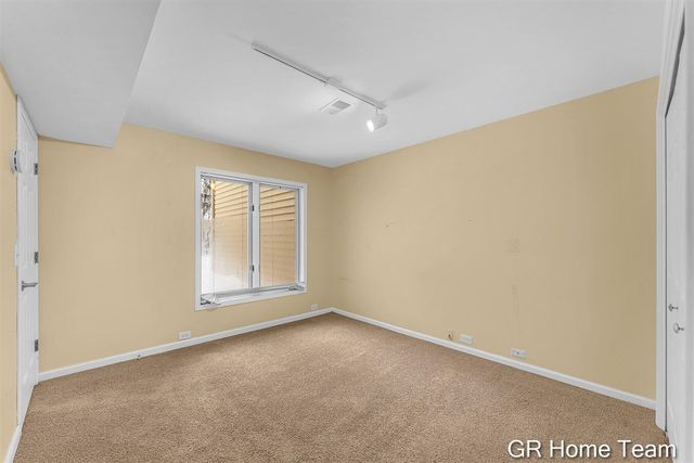 1946 Cross Bend Street 35, Grand Rapids, MI 49505