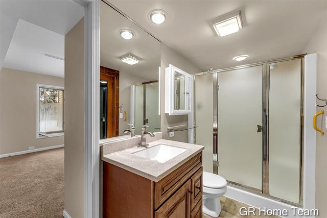 1946 Cross Bend Street 35, Grand Rapids, MI 49505