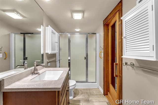 1946 Cross Bend Street 35, Grand Rapids, MI 49505