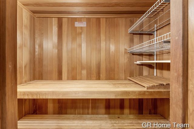 1946 Cross Bend Street 35, Grand Rapids, MI 49505