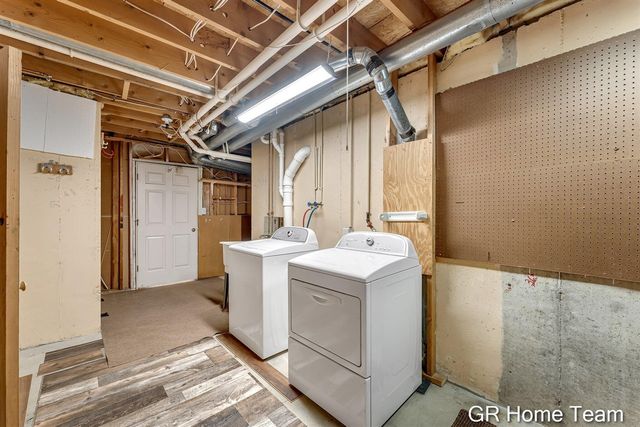 1946 Cross Bend Street 35, Grand Rapids, MI 49505