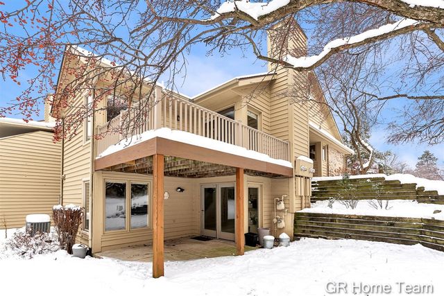 1946 Cross Bend Street 35, Grand Rapids, MI 49505