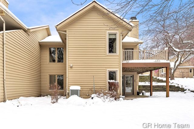 1946 Cross Bend Street 35, Grand Rapids, MI 49505