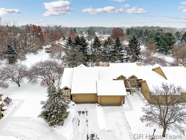 1946 Cross Bend Street 35, Grand Rapids, MI 49505