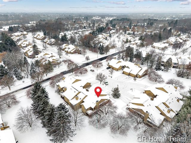 1946 Cross Bend Street 35, Grand Rapids, MI 49505