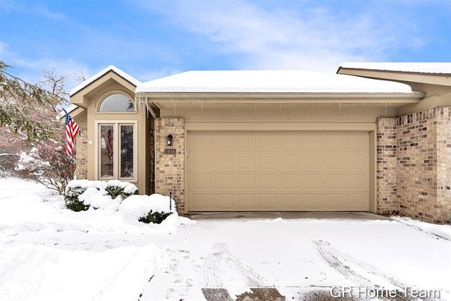 1946 Cross Bend Street 35, Grand Rapids, MI 49505