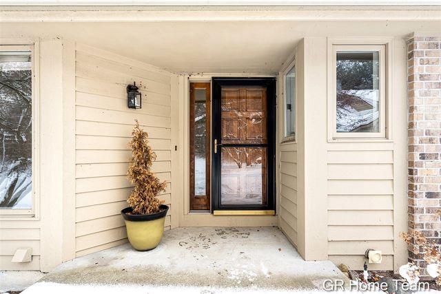 1946 Cross Bend Street 35, Grand Rapids, MI 49505