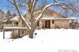 1946 Cross Bend Street 35, Grand Rapids, MI 49505