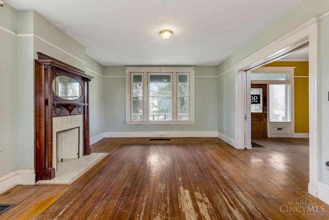 990 Burton Avenue, Cincinnati, OH 45229