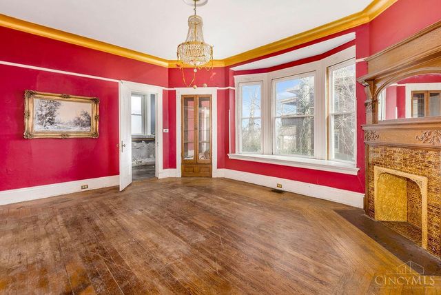990 Burton Avenue, Cincinnati, OH 45229