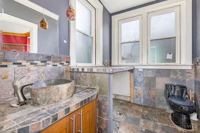 990 Burton Avenue, Cincinnati, OH 45229