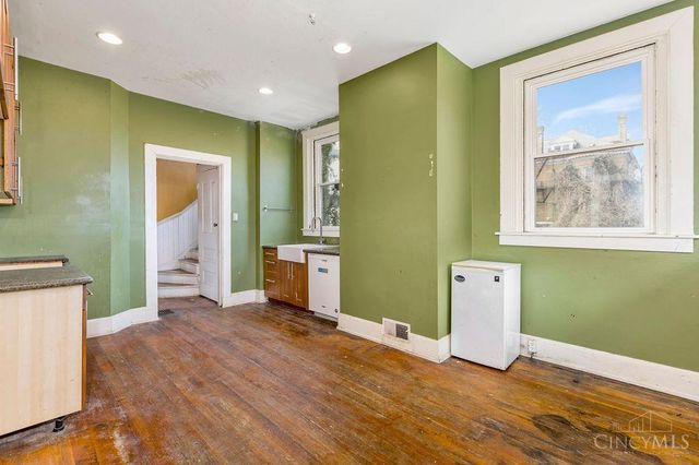 990 Burton Avenue, Cincinnati, OH 45229