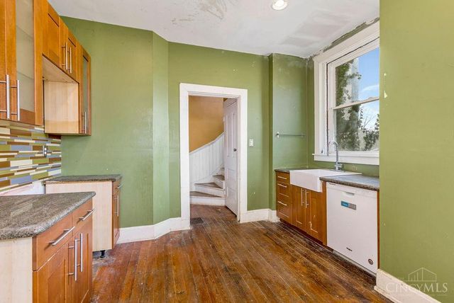 990 Burton Avenue, Cincinnati, OH 45229