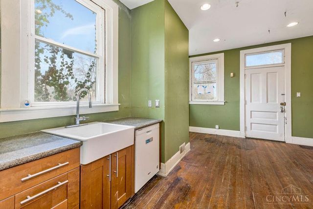 990 Burton Avenue, Cincinnati, OH 45229