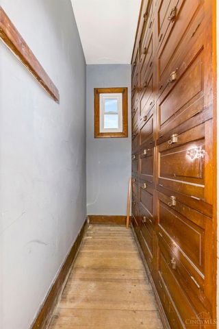 990 Burton Avenue, Cincinnati, OH 45229