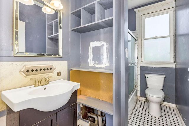 990 Burton Avenue, Cincinnati, OH 45229