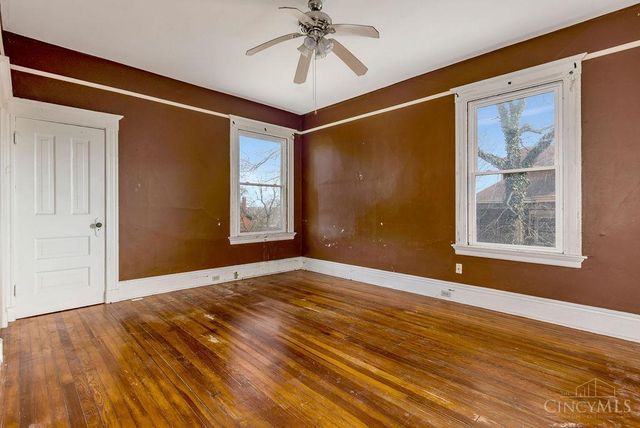 990 Burton Avenue, Cincinnati, OH 45229